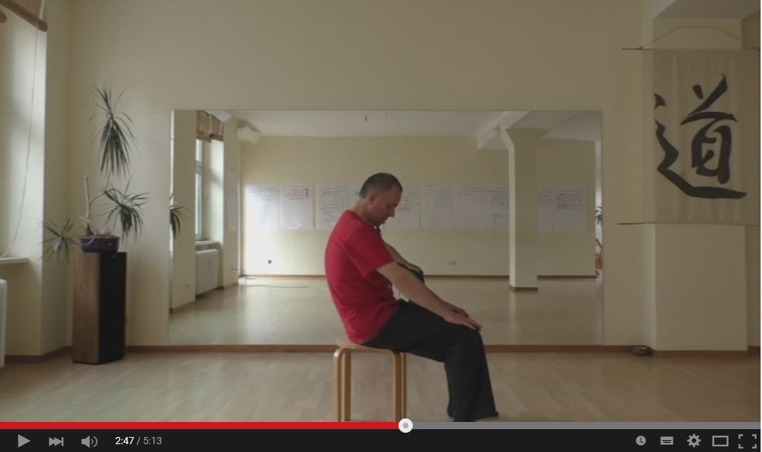 Wie Sie sich mit Yoga in 2-3 Minuten entspannen und Ihre Muskeln in Bestform bringen.